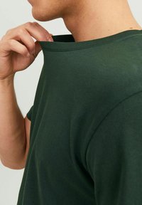 Jack & Jones JJE TEE  O-NECK  - Basic T-shirt - mountain view