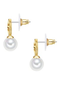 Pendientes de metal en tono dorado con gotitas de perla blanca, con un diseño de aro texturizado. La base es transparente con un pasador seguro.