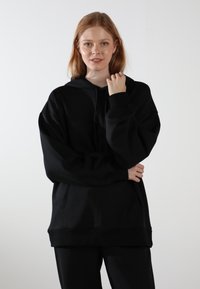 Unselected, inky black