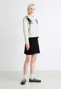 Vero Moda VMHELEN TRINA BOX - Melegítőfelső - birch/black