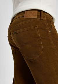 Lee DAREN ZIP FLY - Vaqueros rectos - light brown