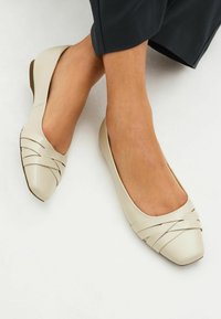 Next FOREVER COMFORTÂ® LEATHER SQUARE TOE BALLERINA SHOES - Balerinke - bone