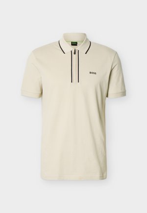 Beež lühikeste varrukatega polo särk mustriiribulise krae ja lukuga, vasakul rinnal "BOSS" logo.