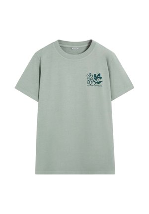 Camiseta de algodón color verde menta con mangas cortas, cuello redondo y gráfico frontal que presenta dos diseños florales en verde oscuro.