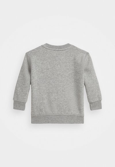 Siv sweatshirt, mehak stik, okrogla izrezana ovratnika, dolgi rokavi, ribana manšeta in rob, minimalno okrasje, zadnji pogled.