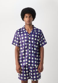 Heathe PRINTED SHIRT SET - Kratke hlače - purple