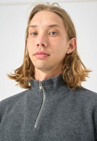 Cleptomanicx TROYER NOITCH - Strickpullover - heather lava smoke