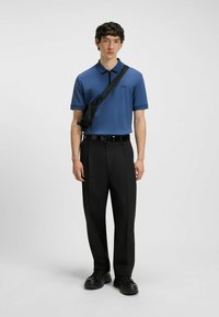 HUGO DALOMINO - Piké - blue seven