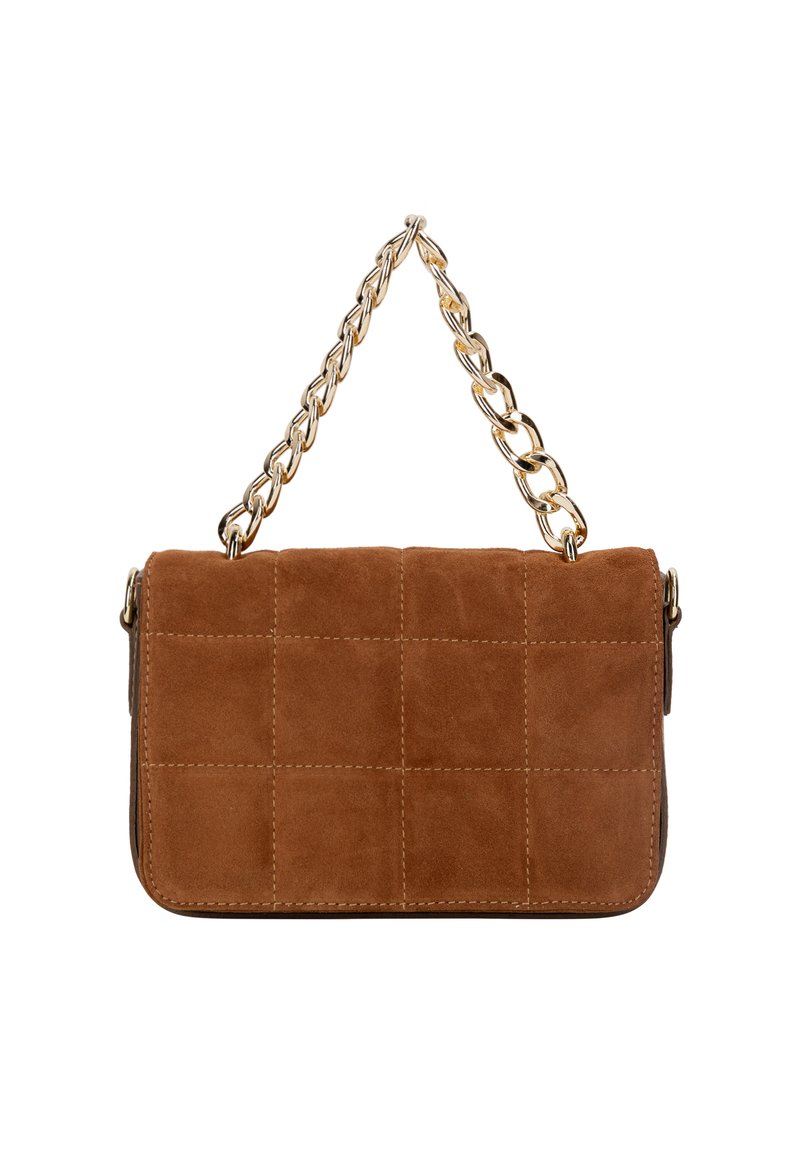 Borsa in suede marrone con design trapuntato, dotata di tracolla in catena dorata. Forma rettangolare con una texture liscia e dettagli cuciti.
