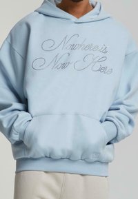 Karl Kani Jersey con capucha - light blue