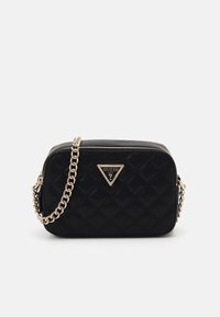 Sort quiltet crossover taske med guldfarvet kædetras og trekantet logo plade. Materialet er glat, med lynlåslukning og struktureret mønster.