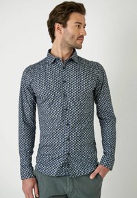 Langärmliges Hemd mit Knöpfen in Marineblau mit geometrischem Muster. Mit einem spitzen Kragen und Knopfmanschetten, gefertigt aus glattem Stoff.