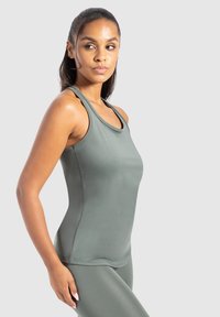 Smilodox MEGGY RACERBACK TOP - Top - grün