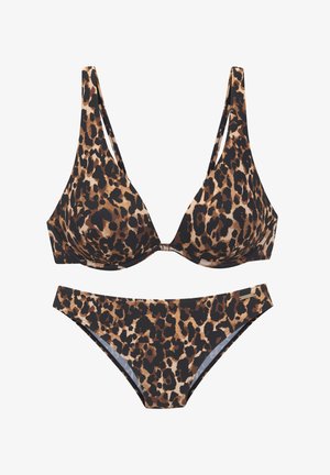 Set di bikini con stampa leopardata, caratterizzato da un top triangolare con spalline sottili e un fondo a vita bassa coordinato, entrambi in tonalità di marrone e nero.
