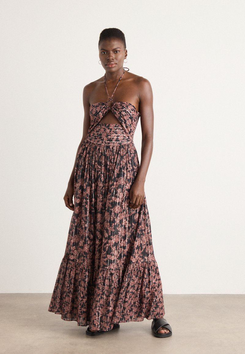 Maxi Kleid in Schwarz mit floralem Muster in Pink und Rost. Trägerlos mit gerafftem Oberteil, Ausschnitt und Stufenkleid. Glatte Stoffstruktur.