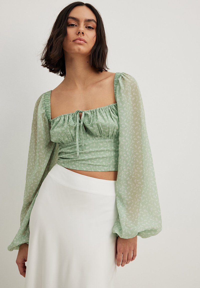 NAKD GATHERED CUP BLOUSE Blouse green branch pattern/vert ZALANDO.FR