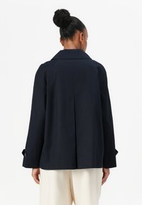 Tommy Hilfiger SHORT COAT - Summer jacket - desert sky