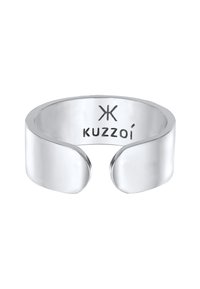 Silver justerbar ring med en slät, polerad yta. Anmärkningsvärda böjda ändar och ingraverad logotyp på insidan. Minimalistisk design.
