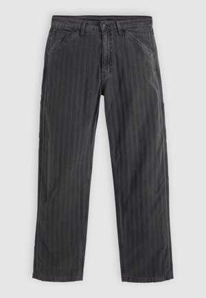 Pantaloni a righe nere realizzati in tessuto misto cotone. Presentano una vestibilità dritta, tasche laterali e chiusura con bottone.
