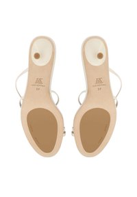 Semelles de sandales en cuir beige à brides fines avec petits talons carrés, taille 37, avec des marquages de marque sur des semelles lisses.
