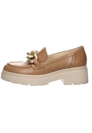 Loafer i lyst brunt læder med chunky sål, stor guldkæde henover toppen og tyk, beige rilleret platformssål.