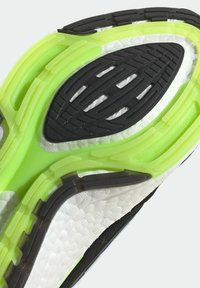 adidas Performance ULTRABOOST 22 czarny