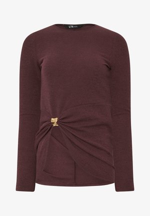 Bordeauxrode lange mouwen gebreide top met ronde hals en gedraaide gesp in goudkleurige tint bij de taille.