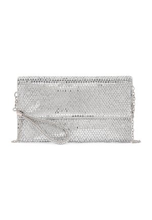Pochette en maille argentée avec une dragonne et une chaîne, dotée d'un rabat pliant et d'une finition métallique scintillante.