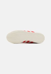 adidas Originals K74 UNISEX - Sportcipő - core white/bright red/team royal blue