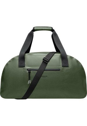 Borsa a viaggio verde realizzata in materiale texturizzato, con manici neri doppi e una tracolla regolabile, dotata di una tasca frontale con zip.
