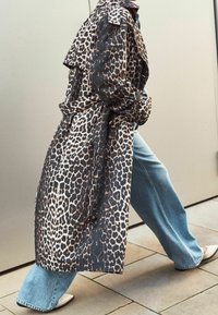 Next Trench - brown