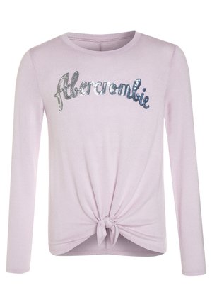 Langærmet, lyserød strikbluse med knude ved kanten og sølvglitrende "Abercrombie" tekst på tværs af brystet. Blød tekstur.