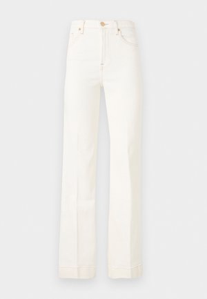 Bijele traperice visokog struka ravnog kroja s prednjim džepovima, zatvaračem na kopčanje i vidljivim detaljima šavova.