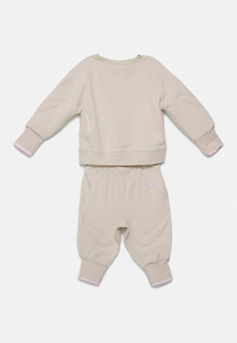Nike Sportswear READYSET UNISEX SET - Jersey de punto - sanddrift