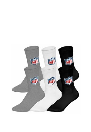Seis pares de calcetines deportivos en gris, blanco y negro con el logo del escudo de la NFL en el tobillo, dispuestos en dos filas sobre un fondo blanco.