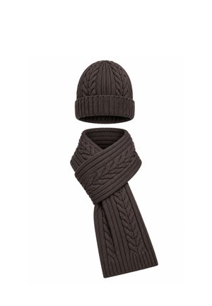 Bonnet d'hiver tricoté gris foncé avec bord replié et longue écharpe assortie présentant des motifs torsadés.