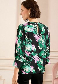 Love & Roses PETITE FIT - SEQUIN  CREW NECK 3/4 SLEEVE   - Camicetta - black animal