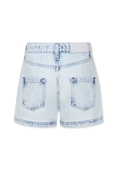 Shorts en denim bleu clair avec une finition délavée, dotés d'une taille haute, de deux poches arrière et de détails de couture le long des coutures.