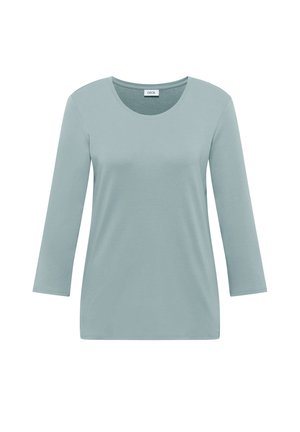 Maglietta a maniche lunghe con colletto tondo in cotone organico azzurro chiaro, dalla consistenza liscia e priva di fantasie o decorazioni. Design essenziale e versatile.