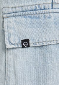 America Today Farkkushortsit - bleached denim