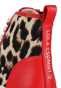 LOLA CASADEMUNT Botines con plataforma - red
