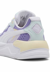 Puma X-RAY SPEED - Sportcipő - white peaceful blue lavender alert