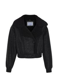 Schwarze, cropped Jacke mit strukturiertem Kunstschafsfellkragen und -manschetten, mit glattem Körper und vorderem Knopfverschluss.