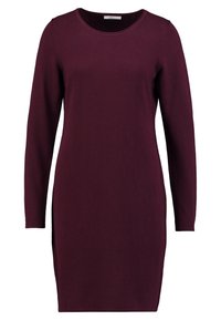 Burgundy neulepuku pitkilla hihoilla, pyöreällä kaula-aukolla ja sivuhalkeamilla. Pehmeä rakenne, keskipitkä muotoilu ja minimaalinen yksityiskohdat.