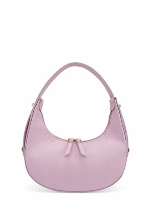 Sac à main en cuir rose doux en forme de croissant avec une poignée unique et des tirettes de fermeture éclair dorées au centre supérieur.