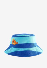Blå och turkosrandig bucket-hatt med bred skärm och broderad orange dinosauriedetalj på sidan. Tillverkad av bomullstyg.