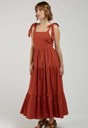 ROSIE - Robe longue - terracotta
