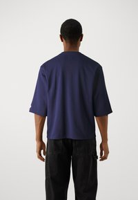 GAP FASHION LOGO CREW - Marškinėliai su spaudiniu - navy uniform