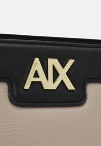 Armani Exchange WOMANS TOTE  - Bolso shopping - off road/black