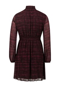 Robe à manches longues à motifs rouge foncé et noir, avec col monté froncé et taille cintrée, vue de dos.